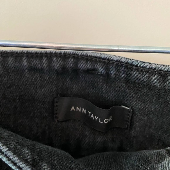 Ann Taylor The Straight Crop Black Denim Jeans Size 4 - Picture 3 of 6
